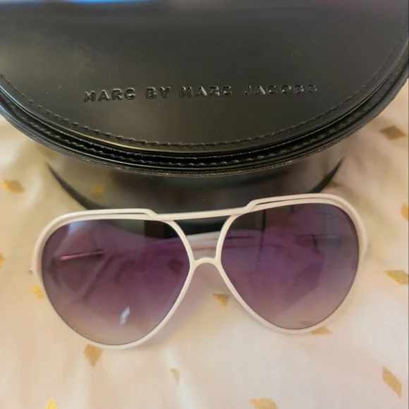 Marc Jacobs | Accessories | Marc Jacobs White Frame Aviator  display picture 2
